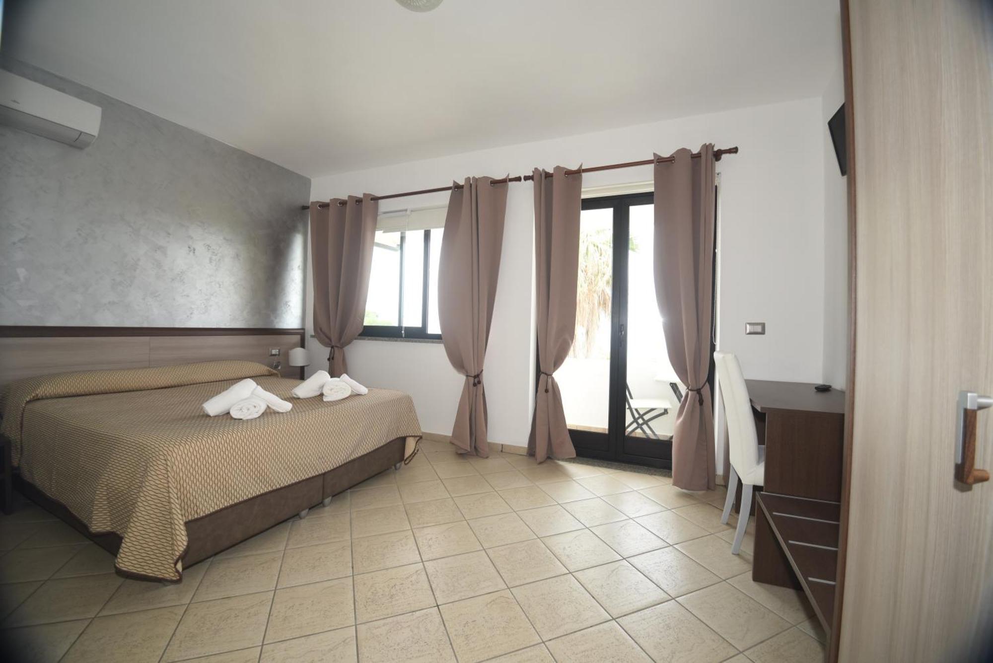 Villaggio Pineta Petto Bianco Capo Vaticano Zimmer foto