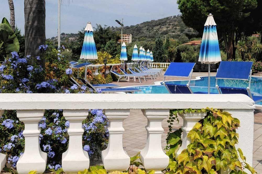 Villaggio Pineta Petto Bianco Capo Vaticano Exterior foto